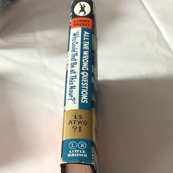 ☘️2 for $10 Sale☘️Lemony Snicket Who Could that be at this Hour? Like new, - Picture 9 of 9